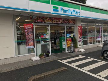 エメラルドタウン本城　E棟  ﾌｧﾐﾘｰﾏｰﾄ 八幡本城団地店