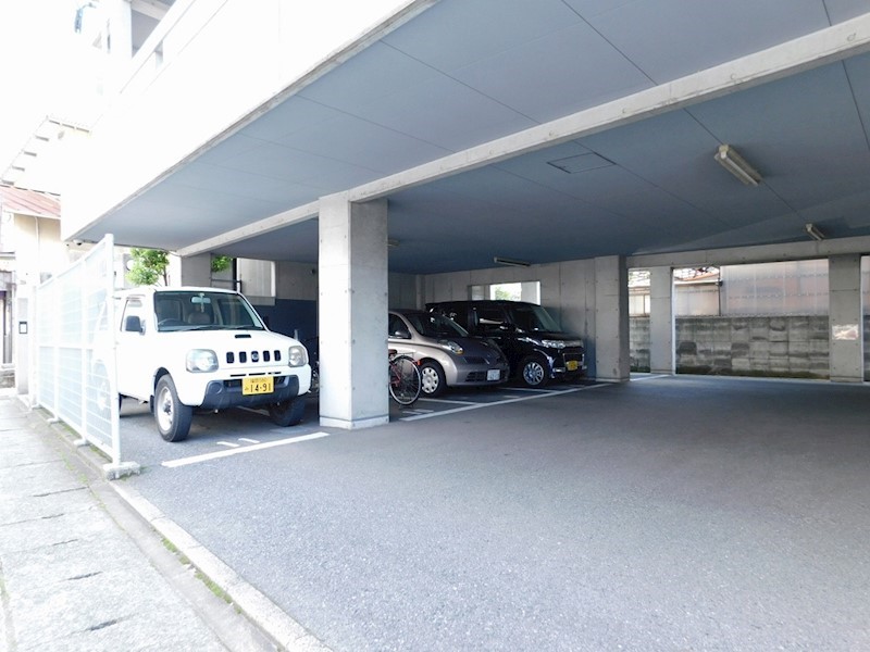 ハイツグランデ 駐車場