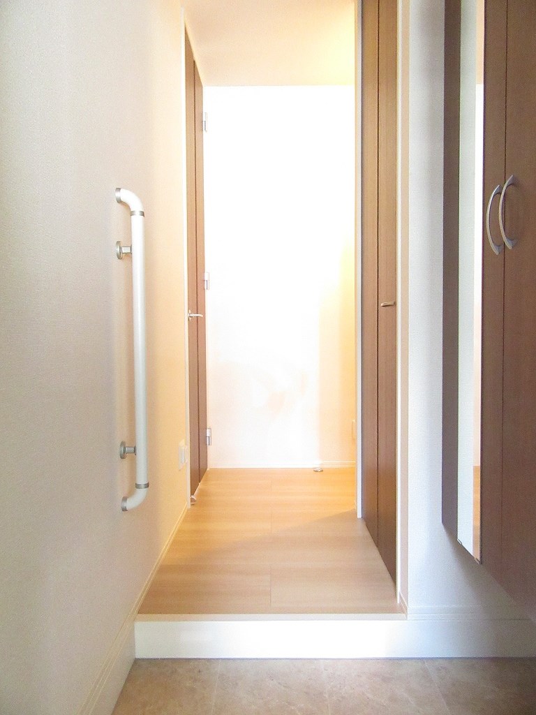 ソレイユひびきが丘 玄関