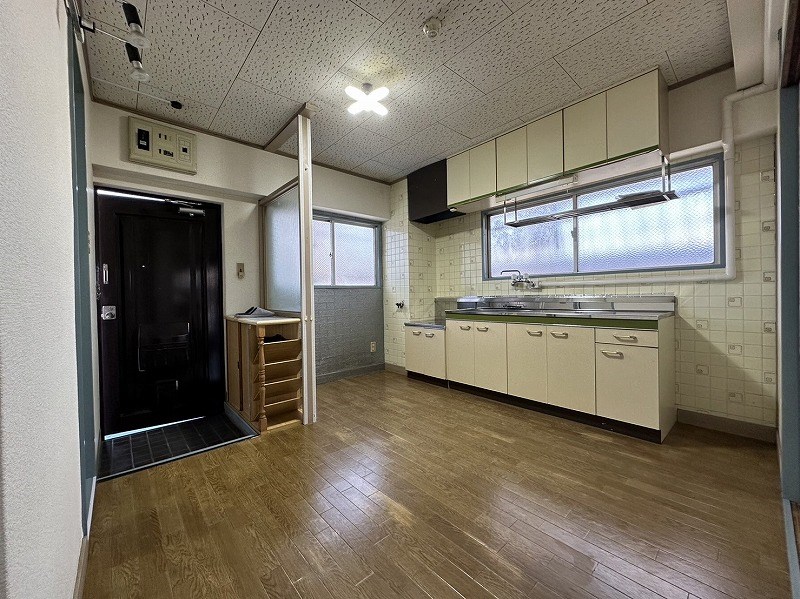 ロイヤルコーポ内納 玄関