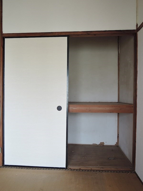 茶売町10番貸家 収納