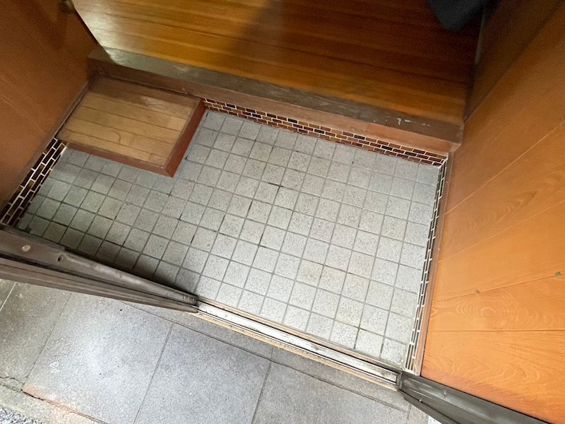 寺内三丁目2番貸家 玄関