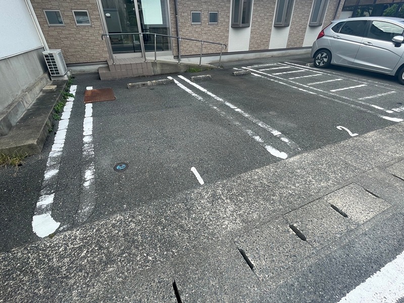遠賀川三丁目テナント大 駐車場