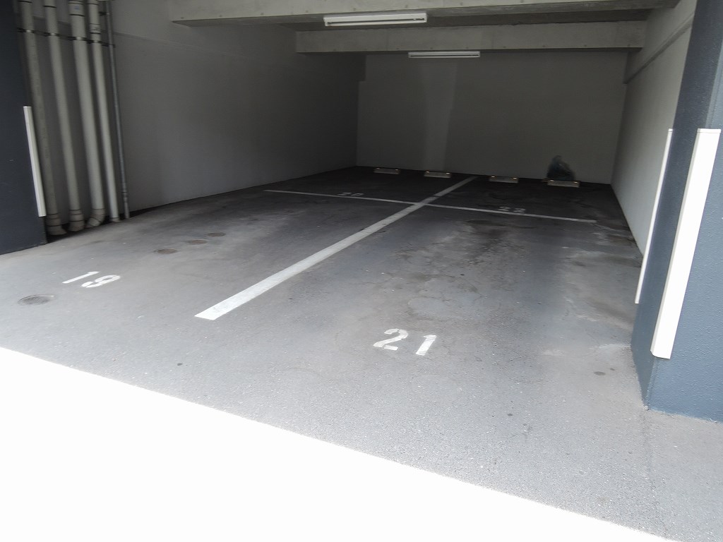 エミネント華里 駐車場