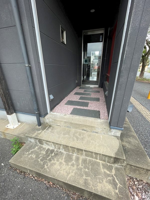 中間三丁目16番テナント　１階 玄関