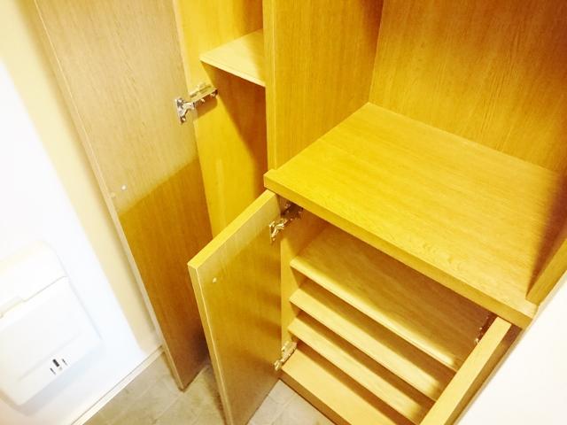エトワール・ＨＡＮＤＡ壱番館 下駄箱