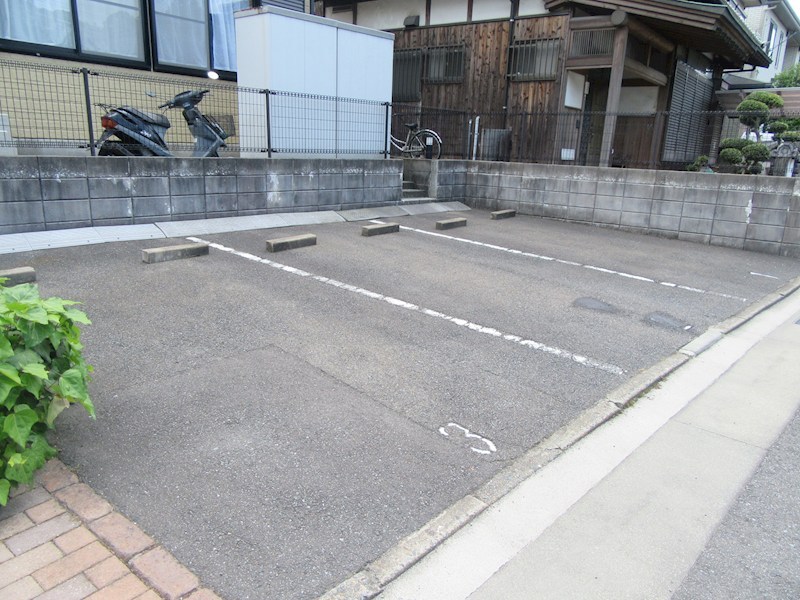 セラヴィ 駐車場
