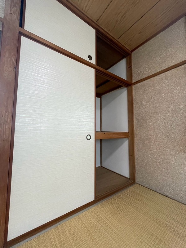 南若園町6番3号貸家 収納