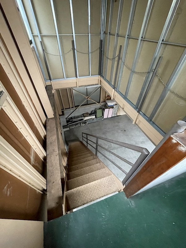 谷町一丁目倉庫付事務所 階段