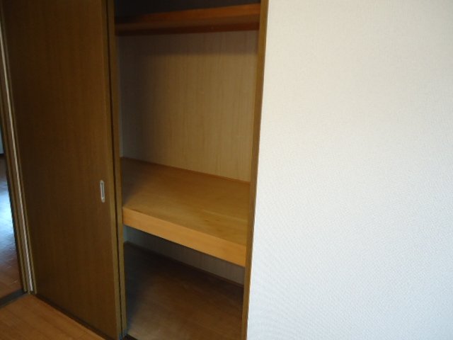 エトワール・ＨＡＮＤＡ壱番館 押入れ