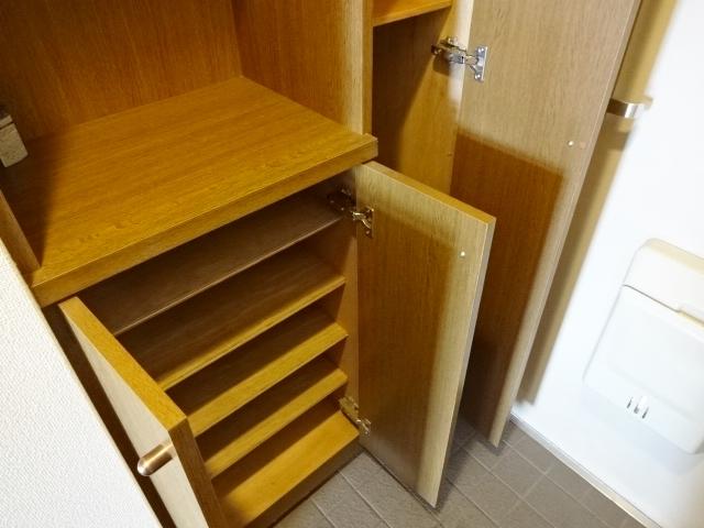 エトワール・ＨＡＮＤＡ壱番館 下駄箱