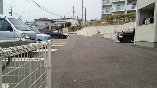 フレッシュリーＢ 駐車場