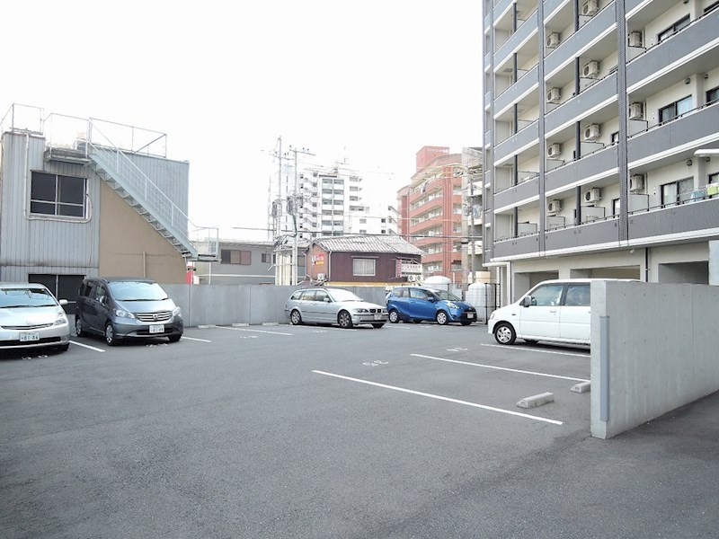 THE SQUARE Suite Residence 駐車場