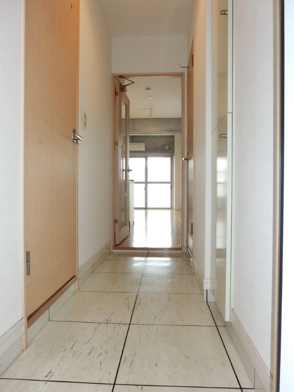 ベーシックビル 玄関