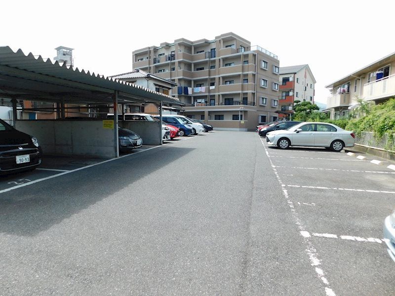 守恒センタービル 駐車場
