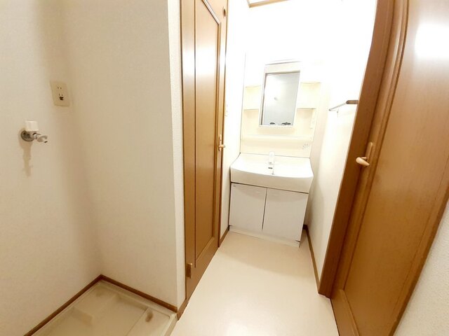 アレイ・ななみ　Ｃ 洗面所