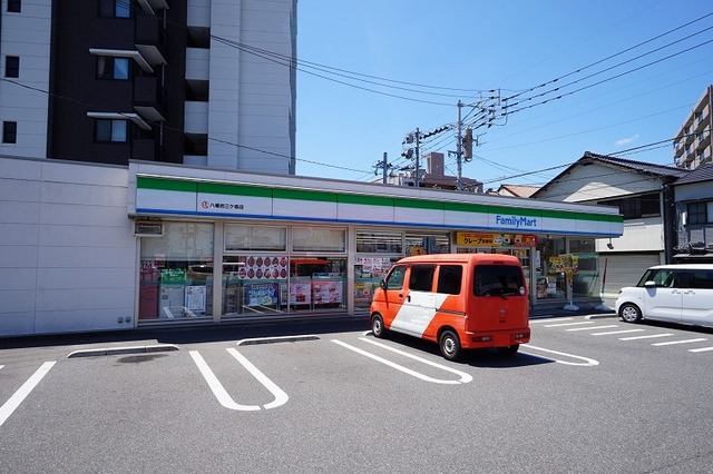 マリッチ三ケ森 ファミリーマート八幡西三ヶ森店まで220m