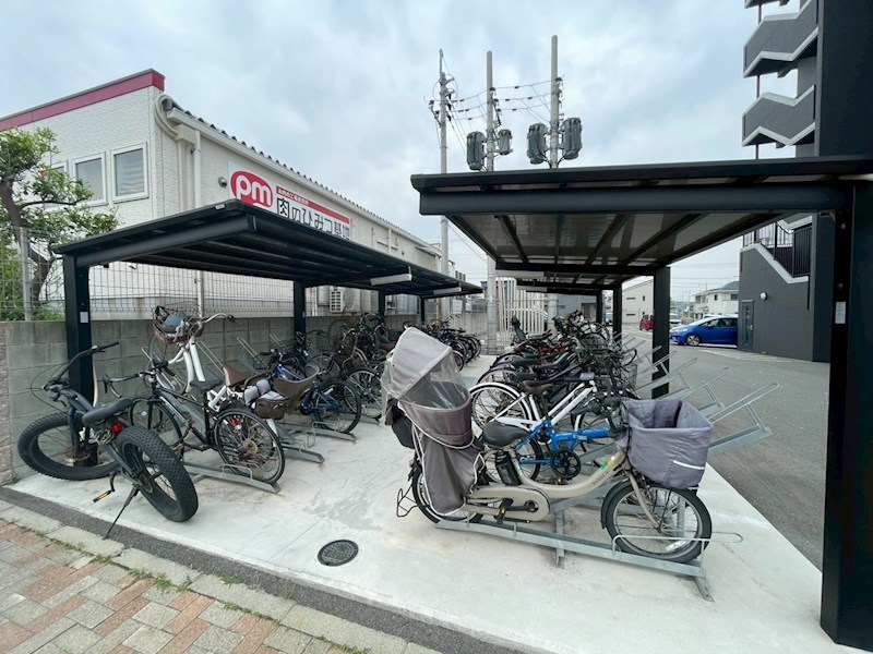 LEGEND111 駐車場
