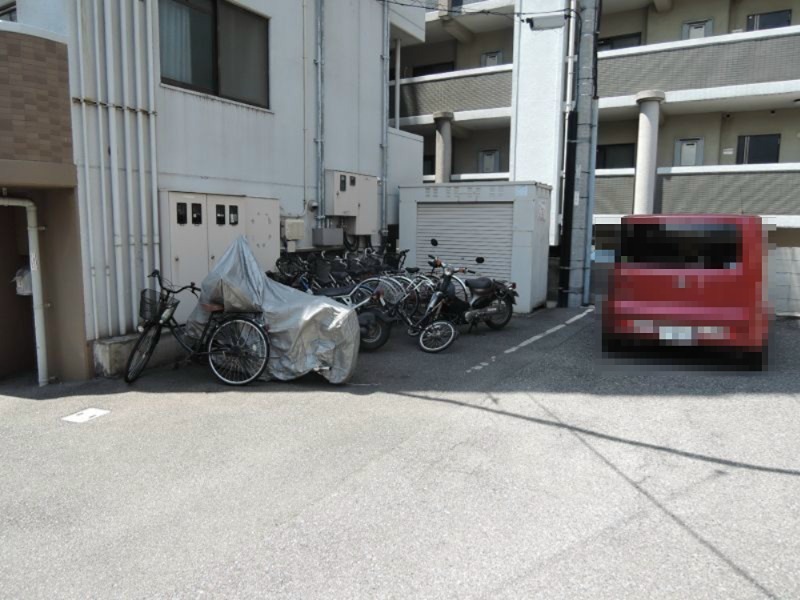 オリジンコアビル 駐車場