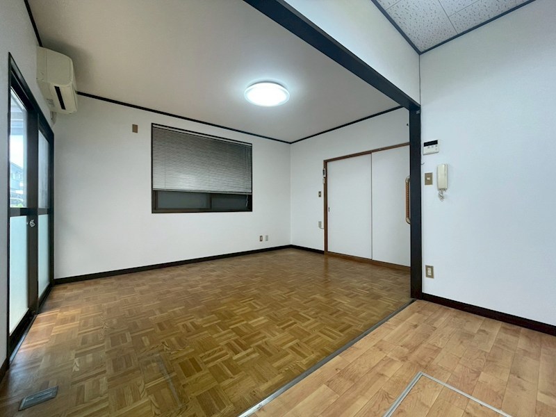 津田新町二丁目12番貸家 リビング