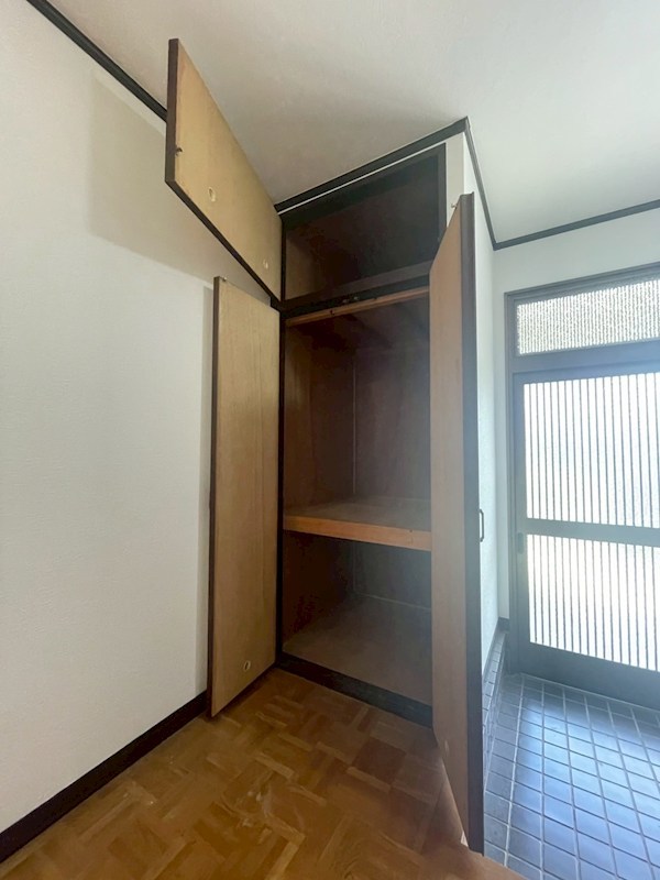津田新町二丁目12番貸家 収納