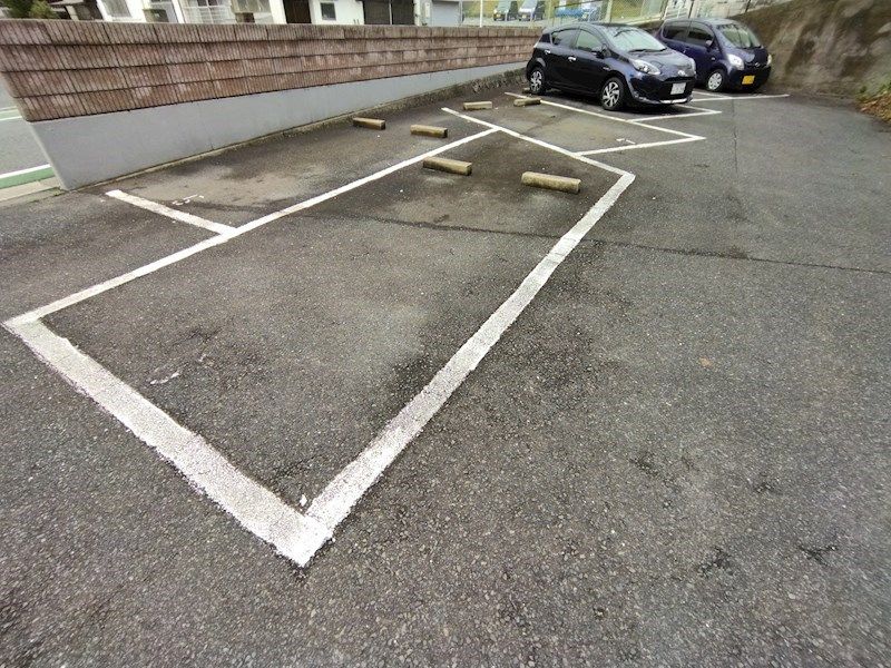 エレガンスコート折尾 駐車場