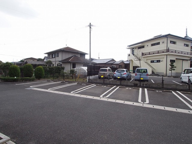 ファミーユ　Ｍ　Ｂ 駐車場