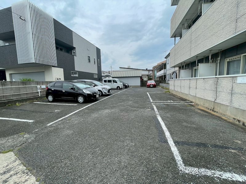 白石ビルⅡ 駐車場