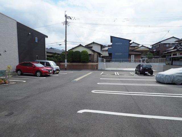 ウエスト　ヒルズⅣ 駐車場
