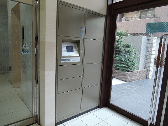 アヴィニールグランデ金田 エントランス