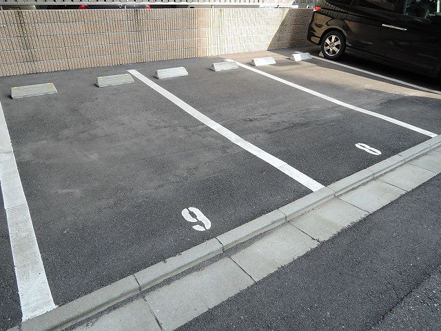アヴィニールグランデ金田 駐車場