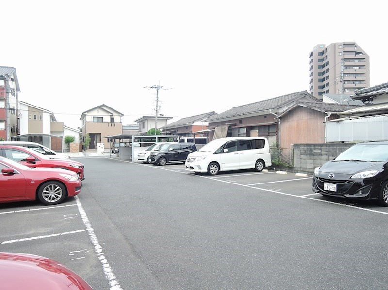 守恒センタービル 駐車場