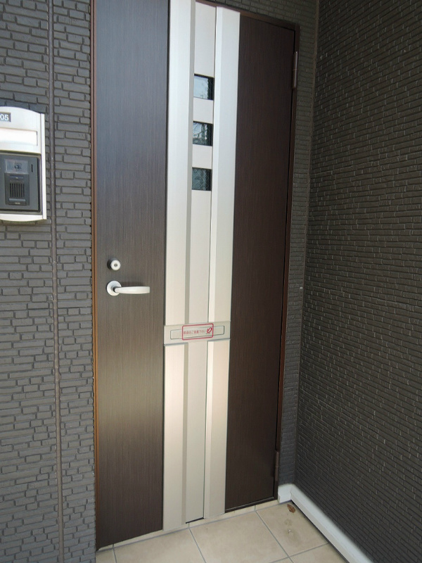 トレス上の原館 玄関