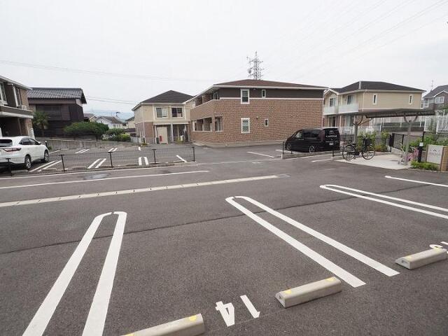 メゾンタウルスⅢ 駐車場