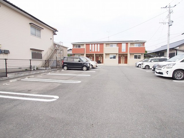 コンフォート八幡　Ⅰ 駐車場