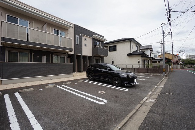 アベニール２番館 駐車場