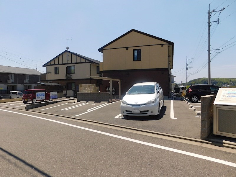ミルキーヒルズ 駐車場
