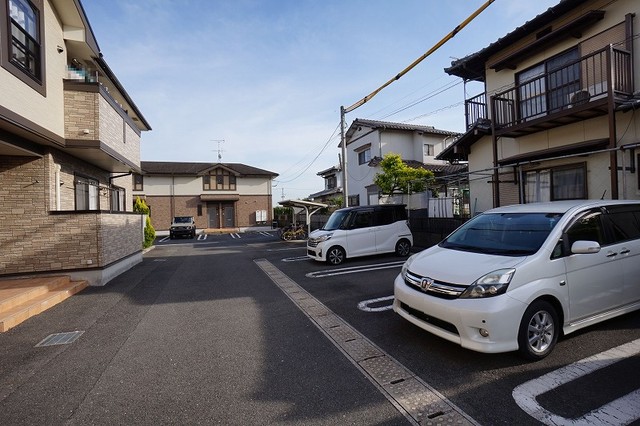 ニュークレストール・ノブＡ 駐車場