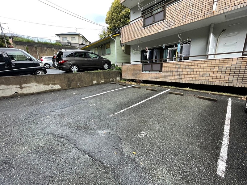 エミネンス穴生 駐車場