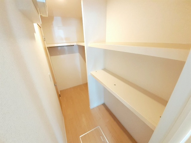 ホワイトハウス弐番館 収納