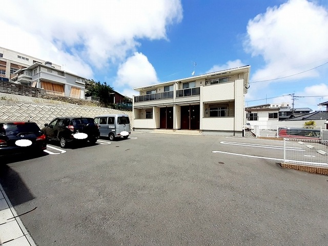 ホワイトハウス弐番館 駐車場
