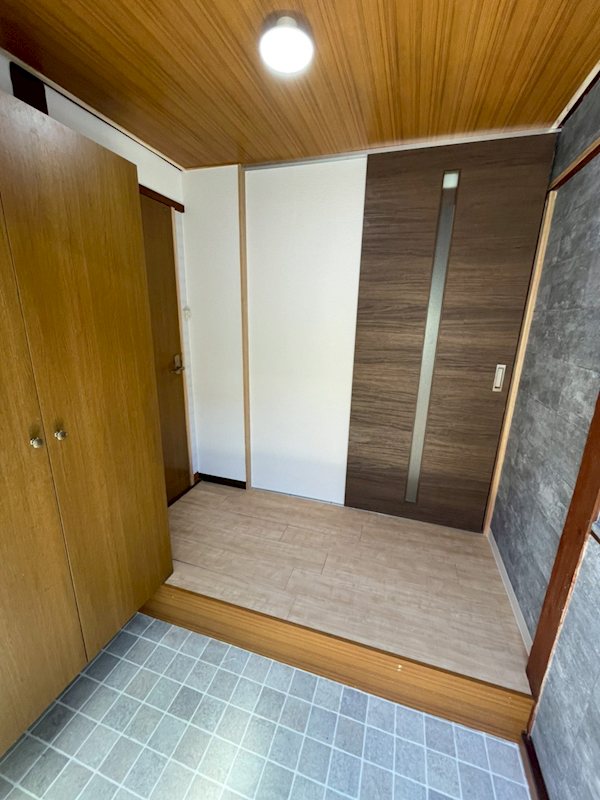 熊本一丁目1番貸家 玄関