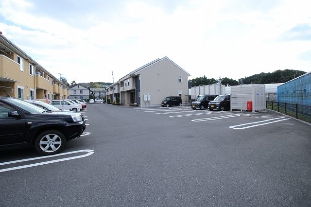 スウィートライフ野間Ｄ 駐車場