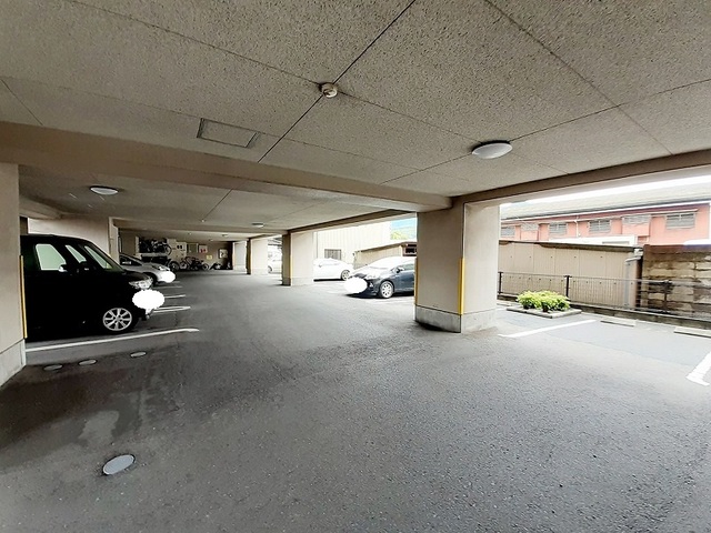 セレスタイト黒崎 駐車場