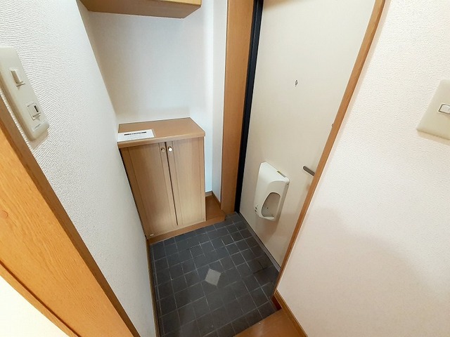 セレスタイト黒崎 玄関