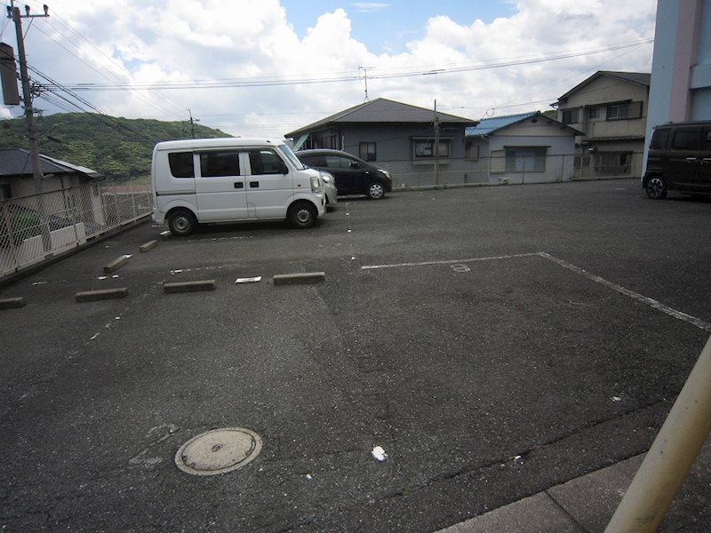 シャトレ大谷 駐車場