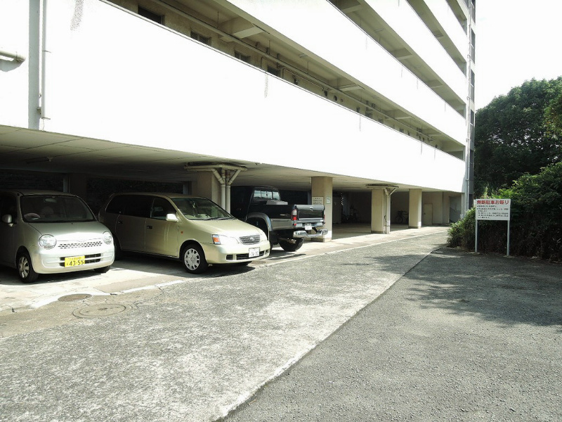 角田ビル赤坂 駐車場