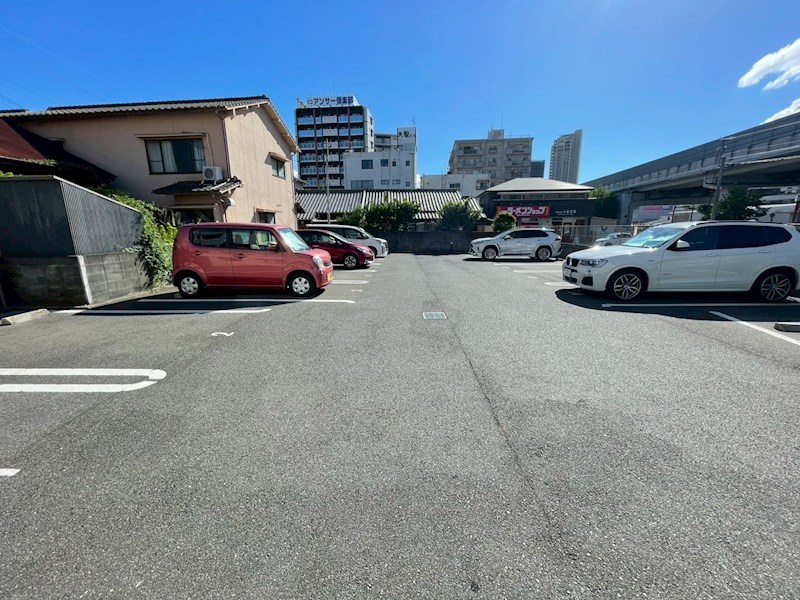 ファミール小倉北 駐車場